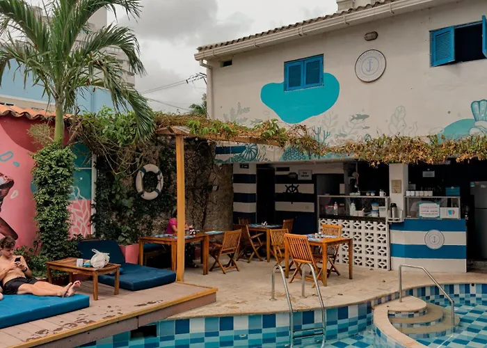 Casa Del Puerto Hostel & Suites